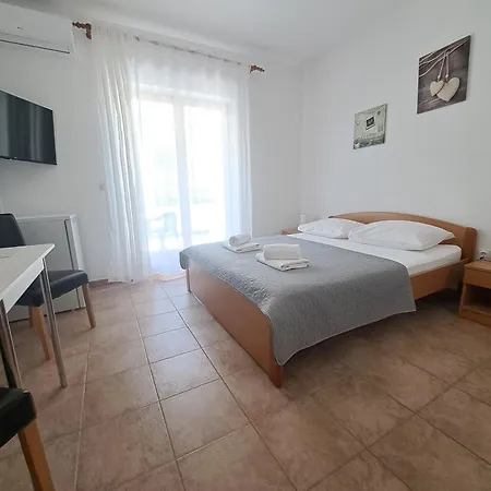 Apartments And Rooms Saric Jadrija Exterior photo