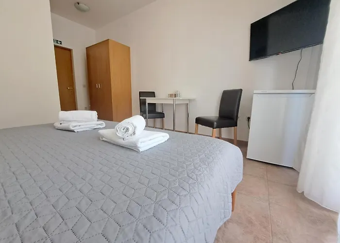 Apartments And Rooms Saric