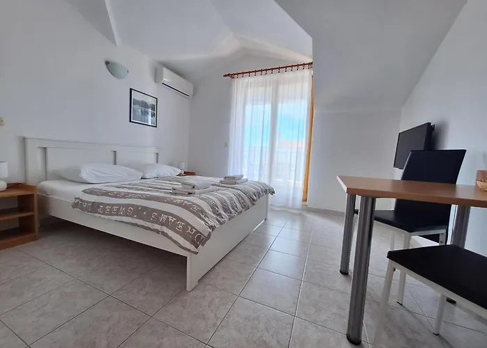 Apartments And Rooms Saric