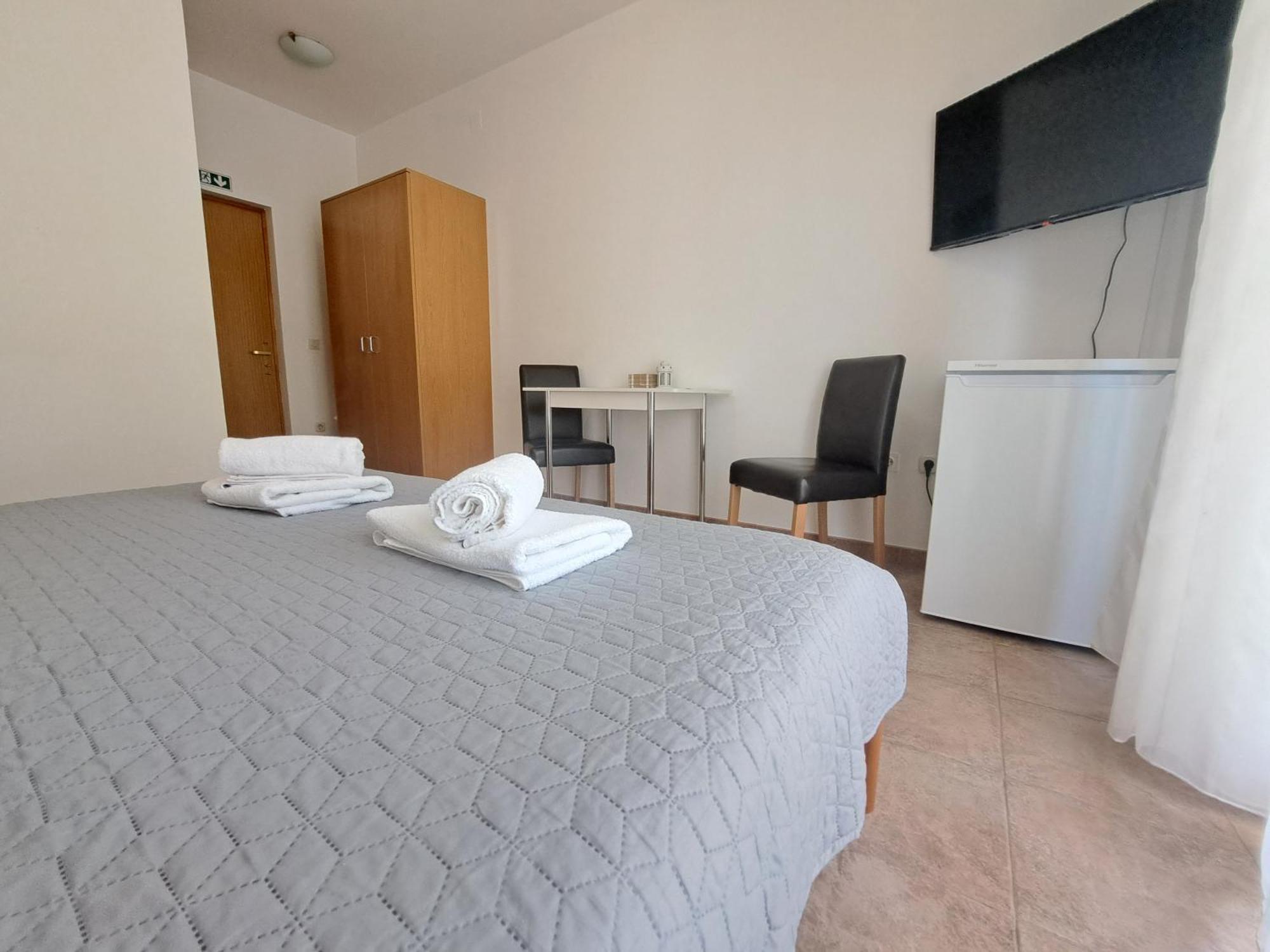 Apartamento And Saric *
